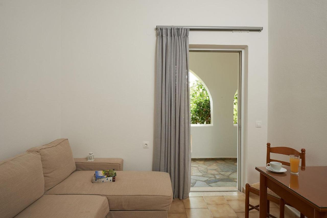 Afroditi Hotel Плакиас Экстерьер фото