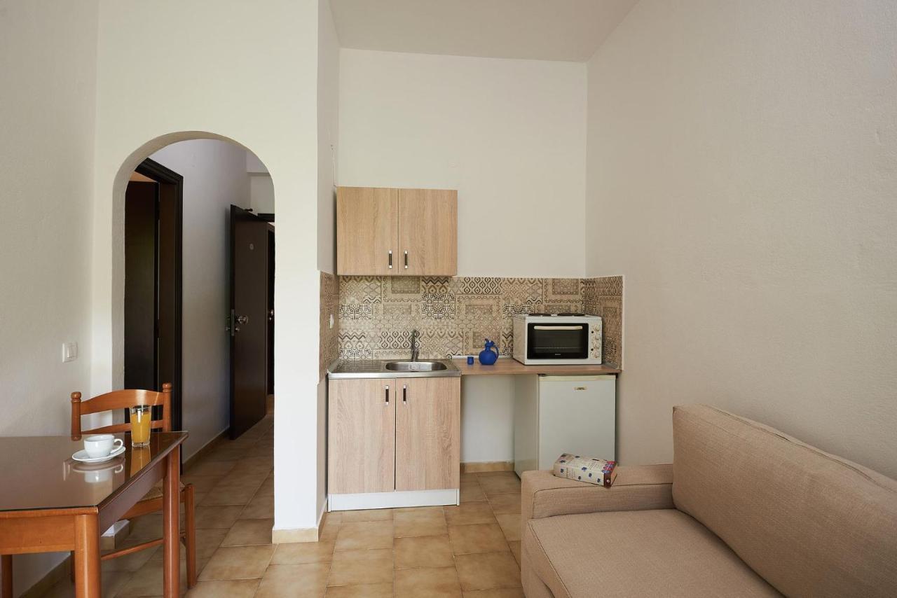 Afroditi Hotel Плакиас Экстерьер фото