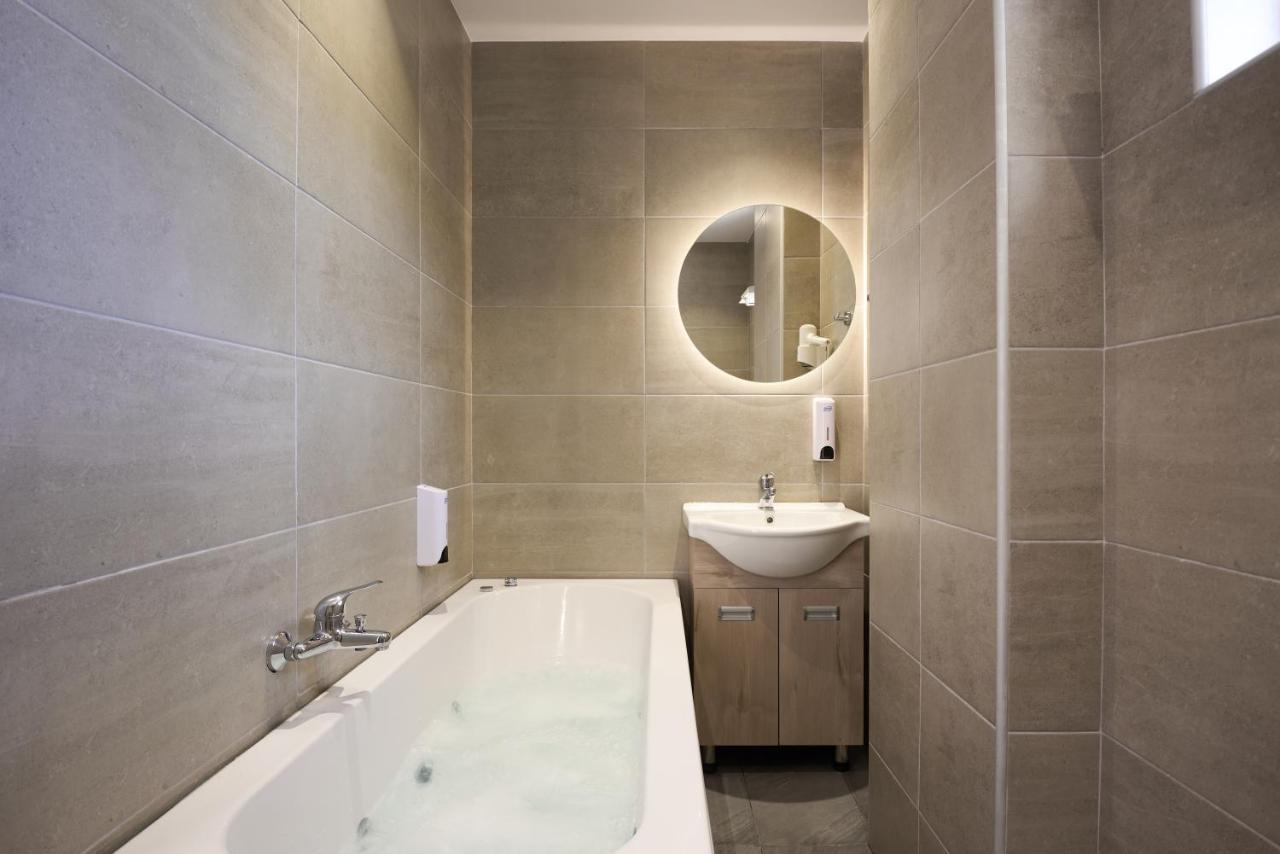 Afroditi Hotel Плакиас Экстерьер фото